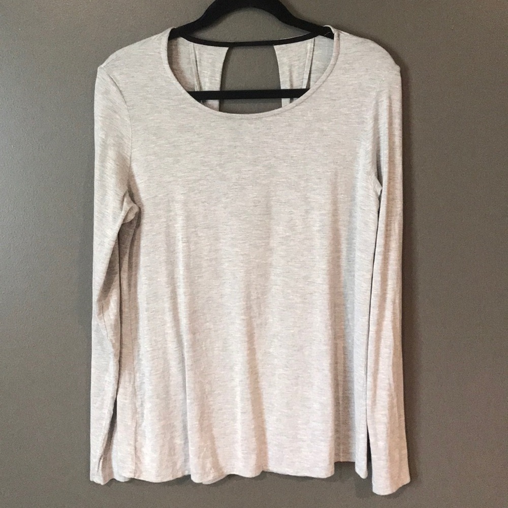 BKE-(Red) Long Sleeve Gray Top W/ Open Back